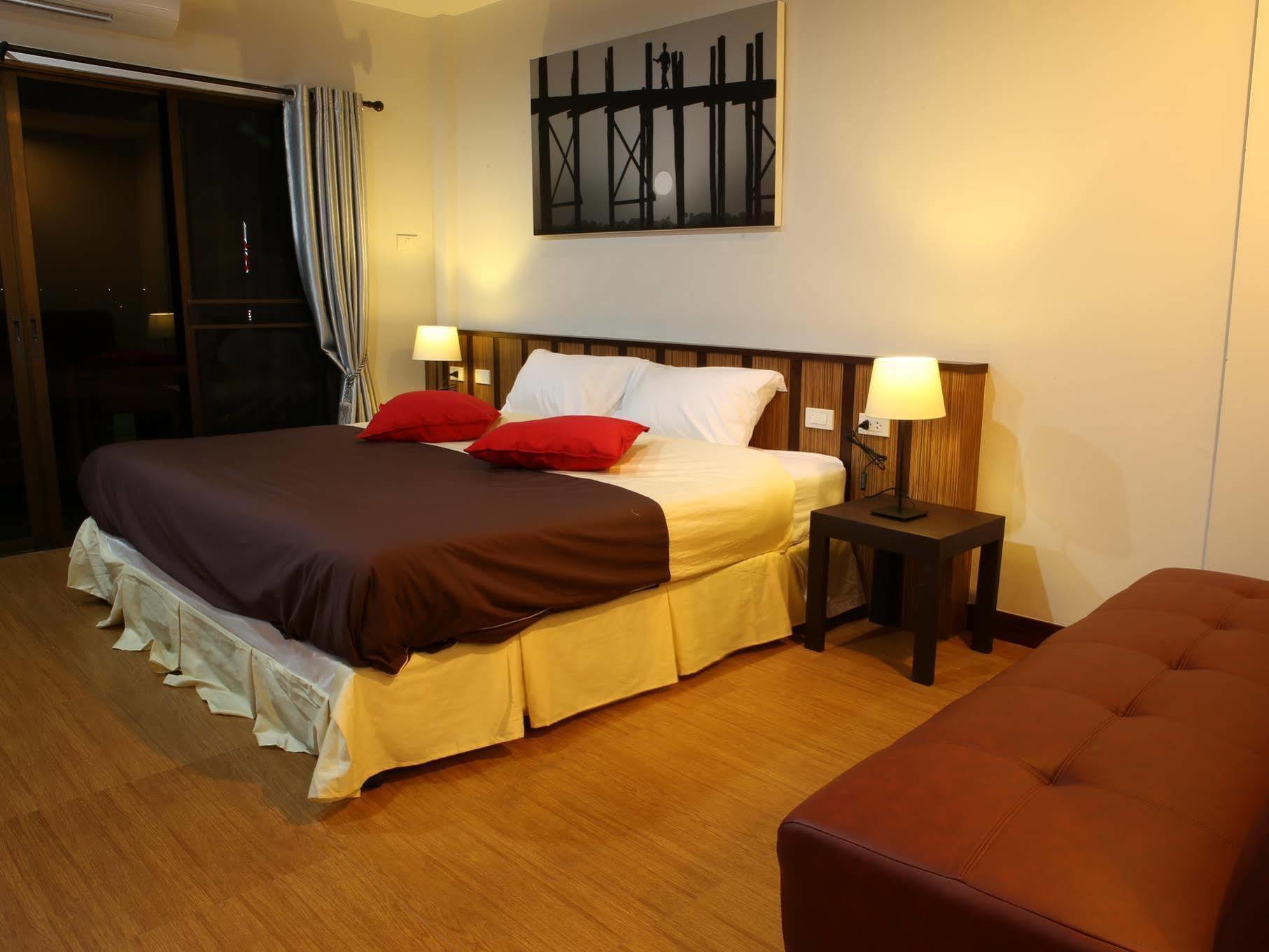 Sleep Tight Hotel Jomtien Beach Esterno foto